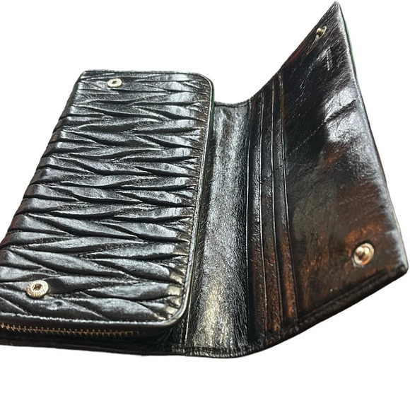 MIU MIU Black Matelassé Leather Wallet - Picture 4 of 15